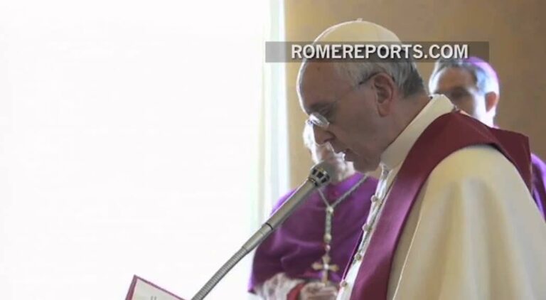 El Papa Francisco anuncia en latín la fecha de canonización de Juan Pablo II y Juan XXIII el próximo 27 de abril