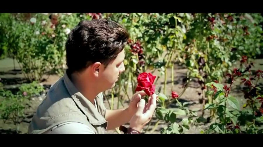 Johann Alvarez canta En busca del néctar