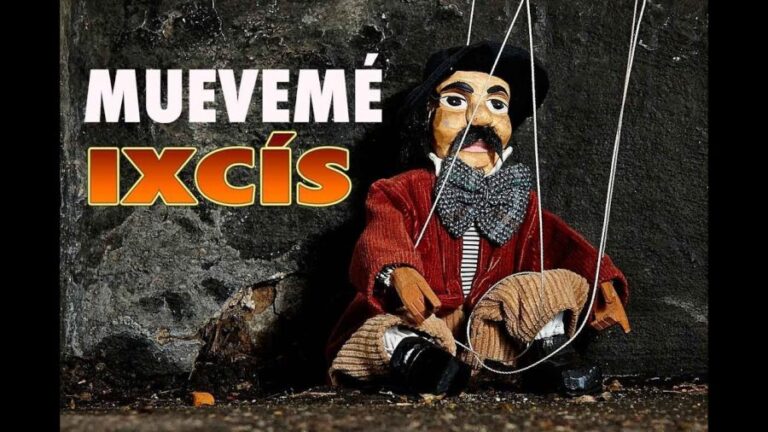 El público del concierto canta muevemé del grupo Ixcís