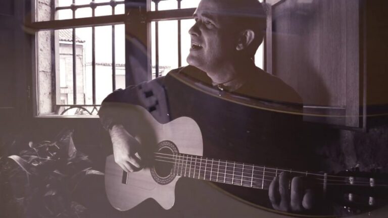 Luis Guitarra dedica esta bella canción a su Guitarra