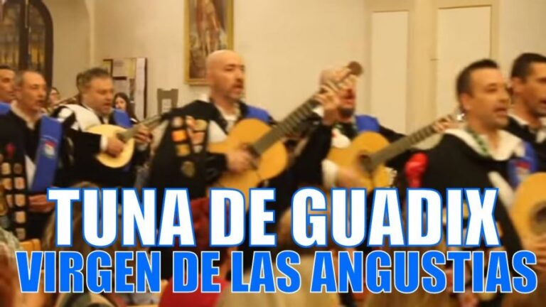 La tuna le canta a la Virgen