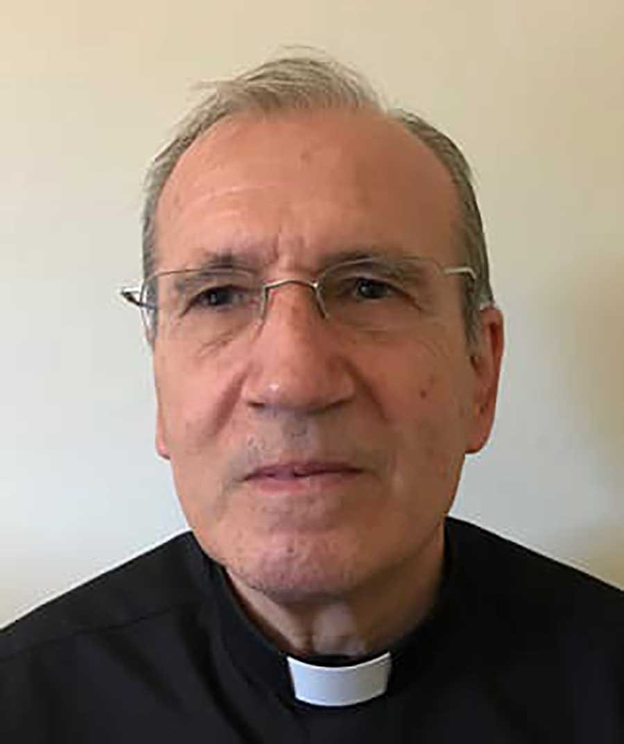 Sacerdote apuñalado