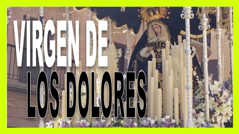 La Virgen de los Dolores a su paso por tribuna